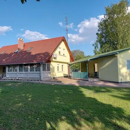 Gesztenyes Apartmanhaz