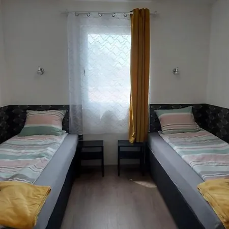 Gesztenyes Apartmanhaz Tiszaalpar