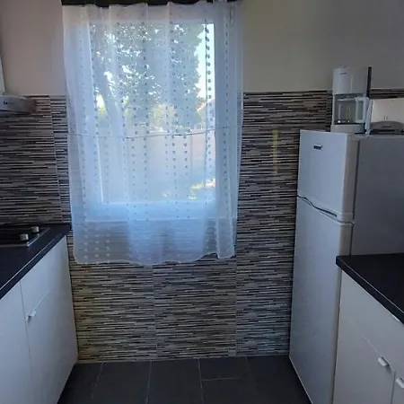 Gesztenyes Apartmanhaz Tiszaalpar