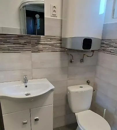 Gesztenyes Apartmanhaz Tiszaalpar