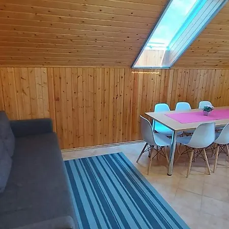 公寓 Gesztenyes Apartmanhaz *