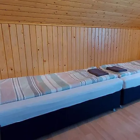 Gesztenyes Apartmanhaz 公寓 Tiszaalpar