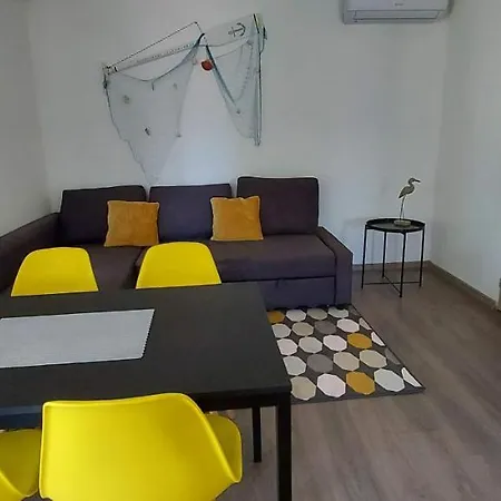 Gesztenyes Apartmanhaz Tiszaalpar